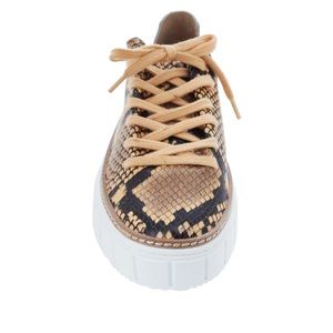 vince camuto sneakers snake print with plataform